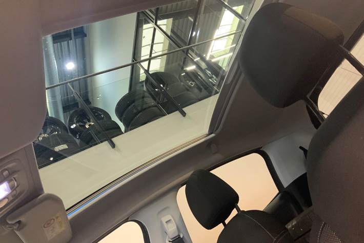 Grå Peugeot 208 fra 2018