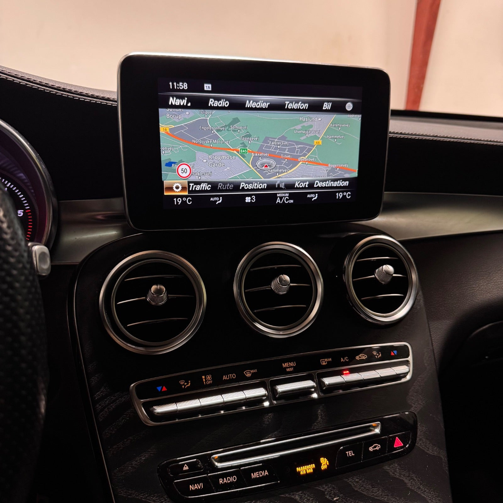 Sort Mercedes GLC350 d fra 2018