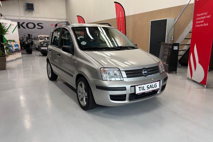 Sølv Fiat Panda fra 2005