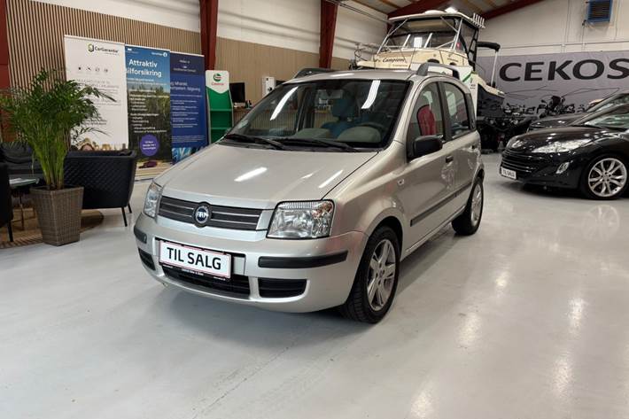 Sølv Fiat Panda fra 2005