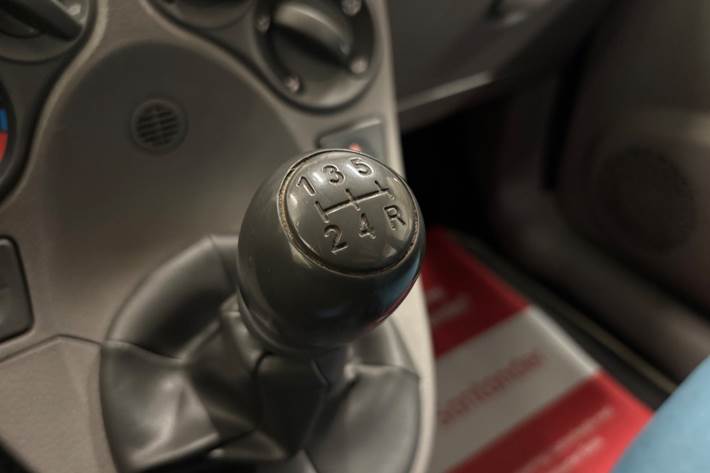 Sølv Fiat Panda fra 2005