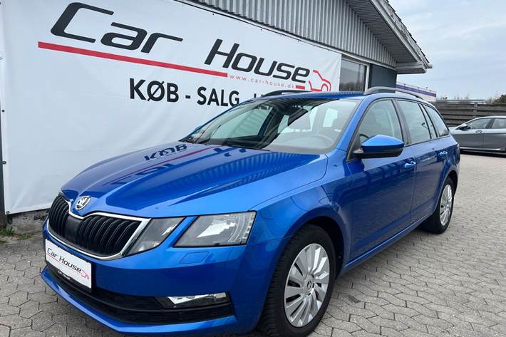 Blå Skoda Octavia fra 2020