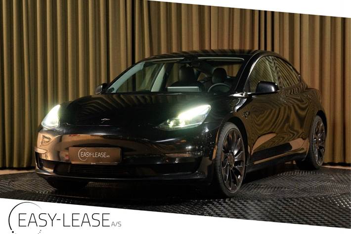 Sort Tesla Model 3 fra 2021