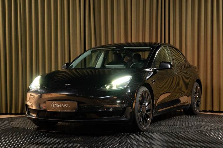 Sort Tesla Model 3 fra 2021