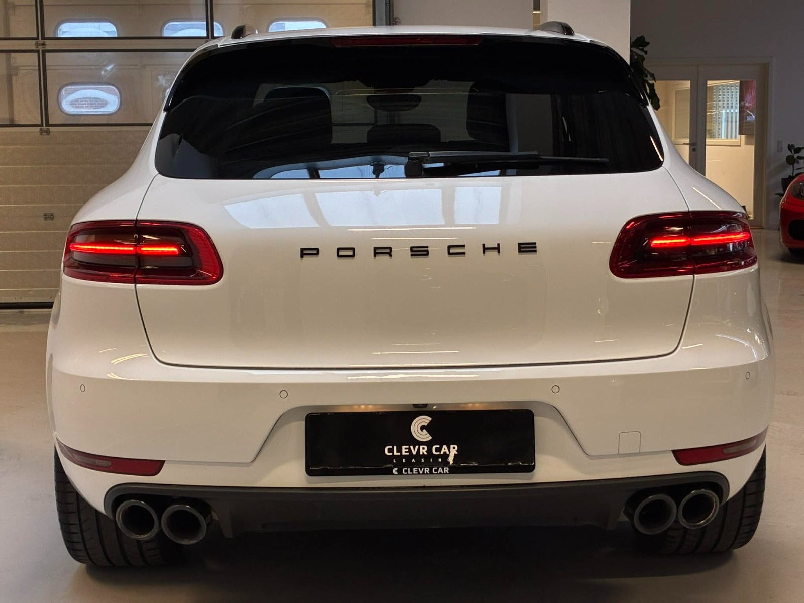 Hvid Porsche Macan fra 2018
