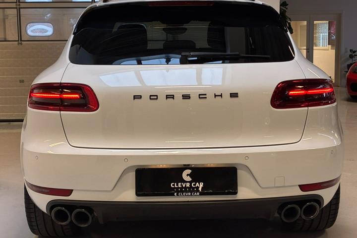 Hvid Porsche Macan fra 2018