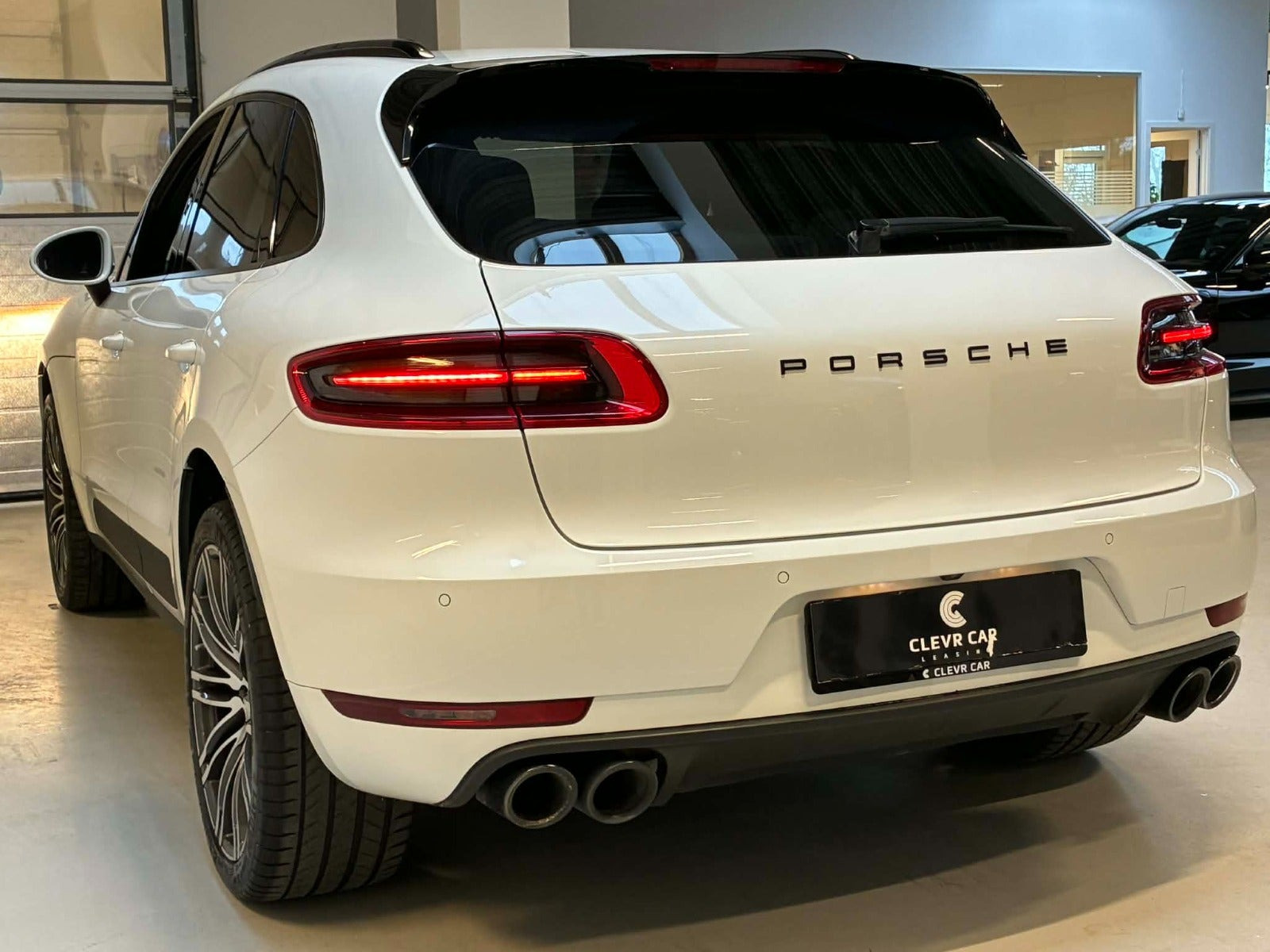 Hvid Porsche Macan fra 2018