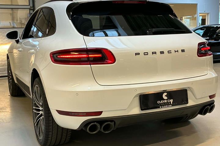 Hvid Porsche Macan fra 2018