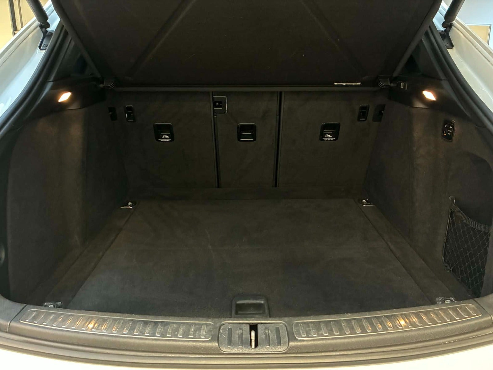 Hvid Porsche Macan fra 2018