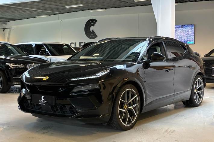 Sort Lotus Eletre fra 2023