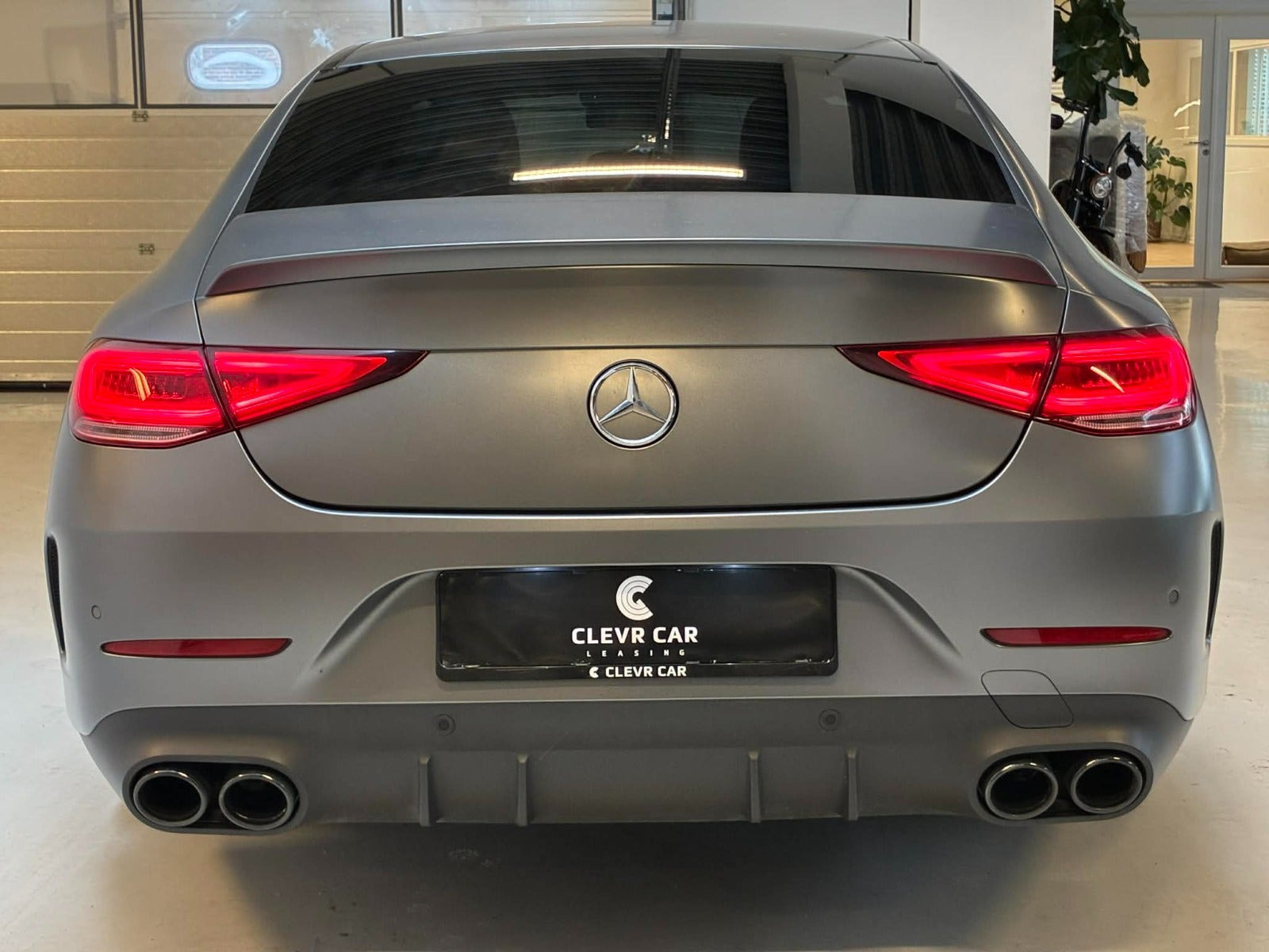 Grå Mercedes CLS53 fra 2019 set udefra