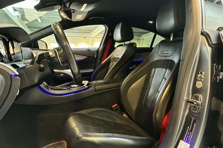 Grå Mercedes CLS53 fra 2019 set indefra