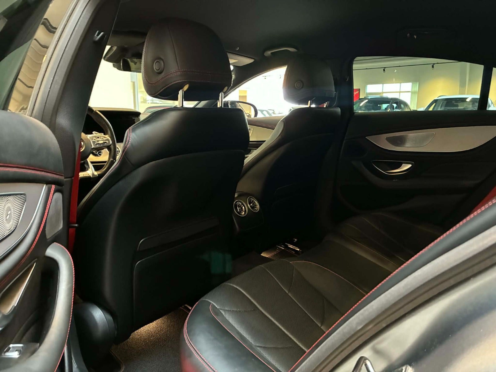 Grå Mercedes CLS53 fra 2019 set indefra