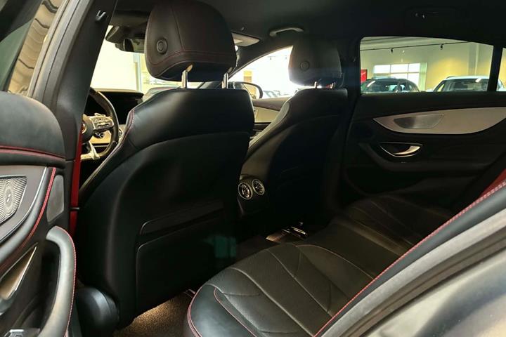 Grå Mercedes CLS53 fra 2019 set indefra
