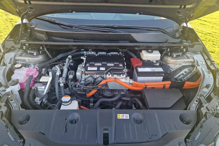 Grå Toyota BZ4X fra 2023