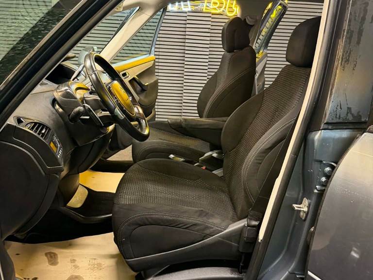 Citroën Grand C4 Picasso 1,6 HDi 110 VTR E6G 7prs