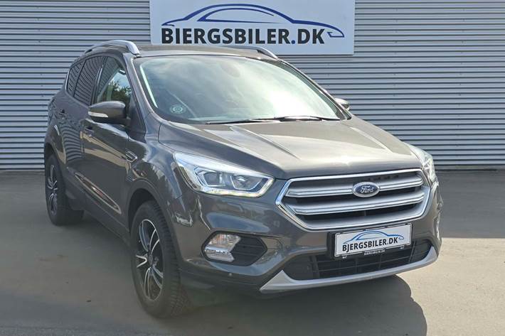 Grå Ford Kuga fra 2017 set udefra