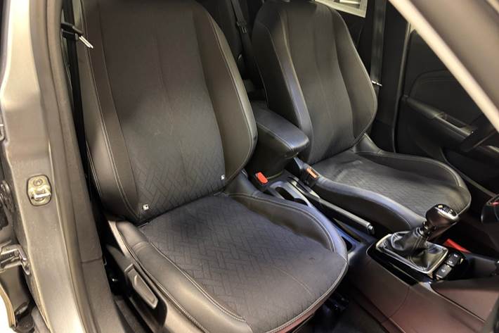 Grå Opel Corsa fra 2020