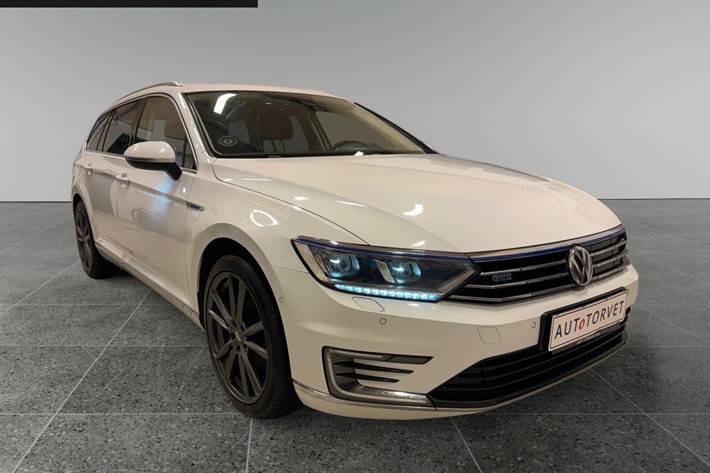 Hvid VW Passat fra 2016