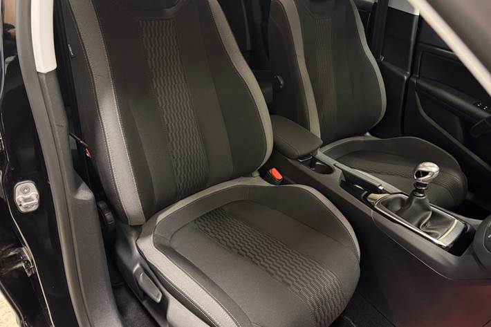 Sort Peugeot 308 fra 2015