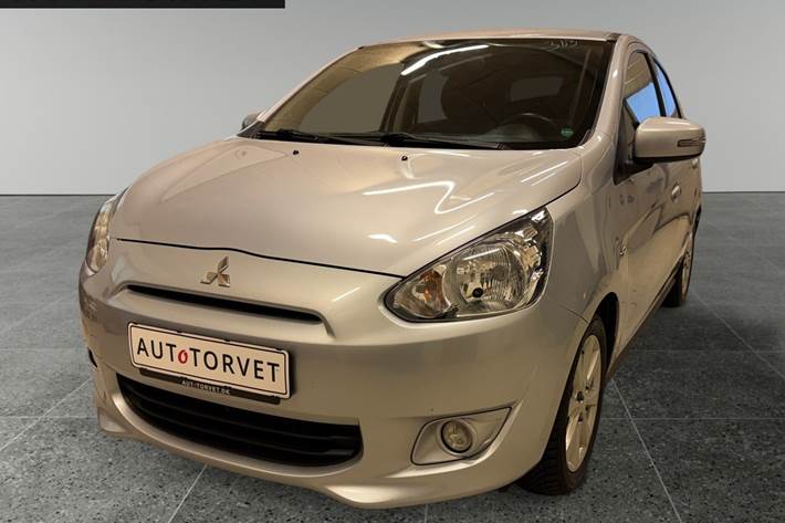 Sølv Mitsubishi Space Star fra 2015