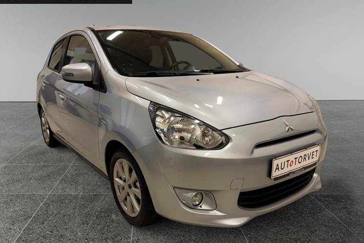 Sølv Mitsubishi Space Star fra 2015