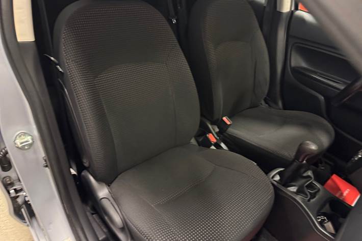 Sølv Mitsubishi Space Star fra 2015