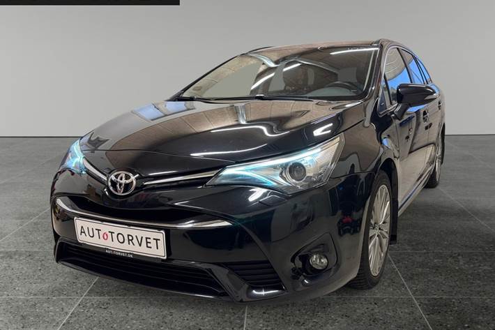 Sort Toyota Avensis fra 2016