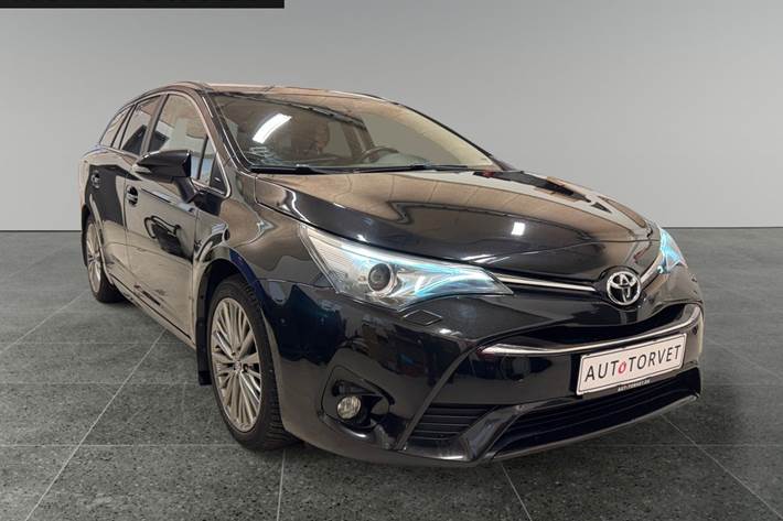 Sort Toyota Avensis fra 2016