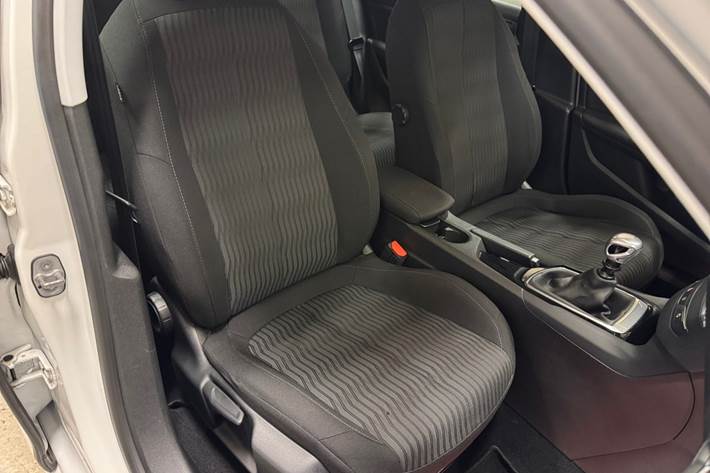 Hvid Peugeot 308 fra 2015