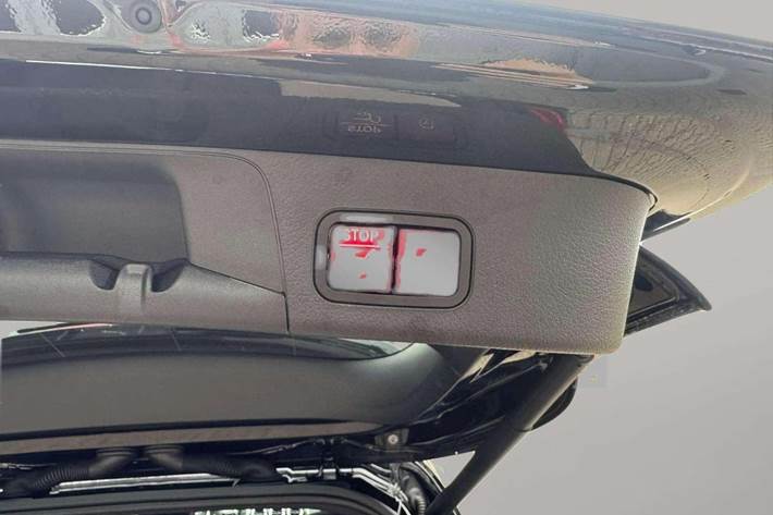 Sort Mercedes EQB250+ fra 2024