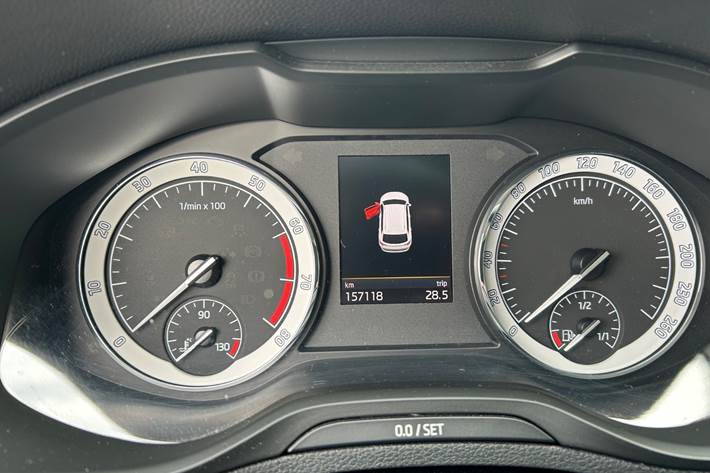 Hvid Skoda Karoq fra 2018