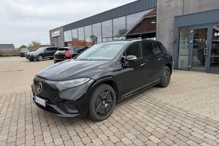 Sort Mercedes EQS450+ SUV fra 2023