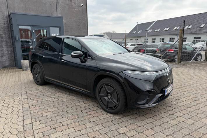 Sort Mercedes EQS450+ SUV fra 2023