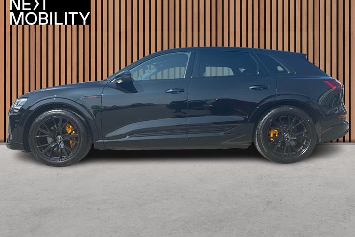 Sort Audi e-tron fra 2022