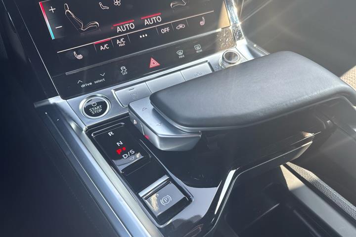 Sort Audi e-tron fra 2022