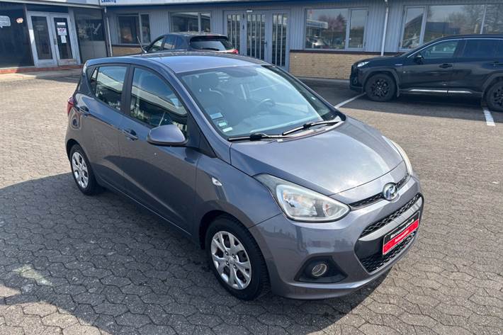 Grå Hyundai i10 fra 2014
