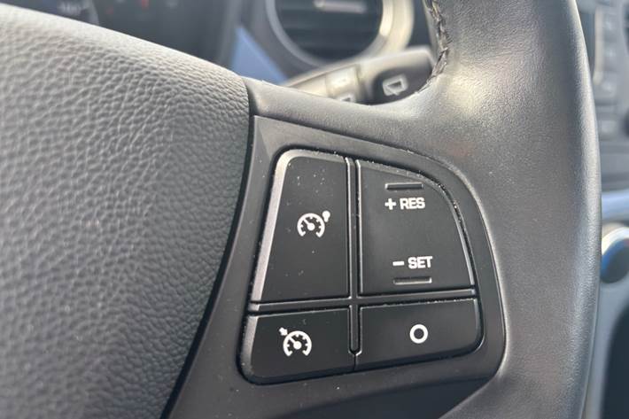 Grå Hyundai i10 fra 2014