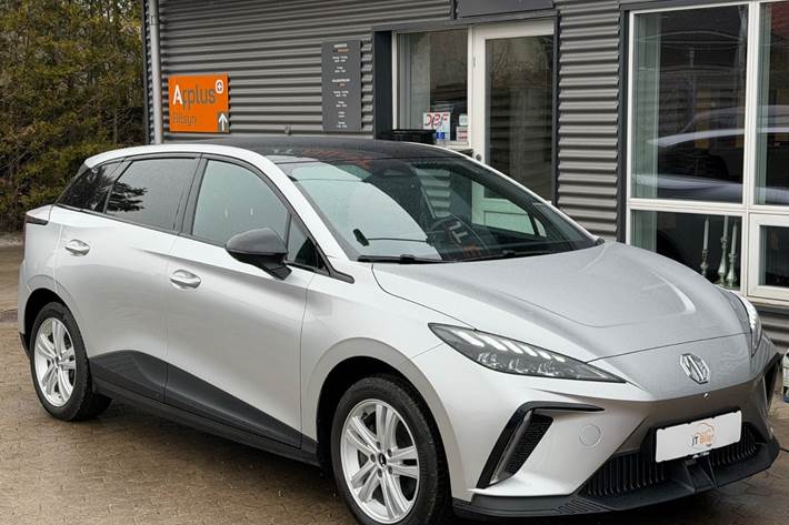 Sølv MG 4 fra 2022 set udefra