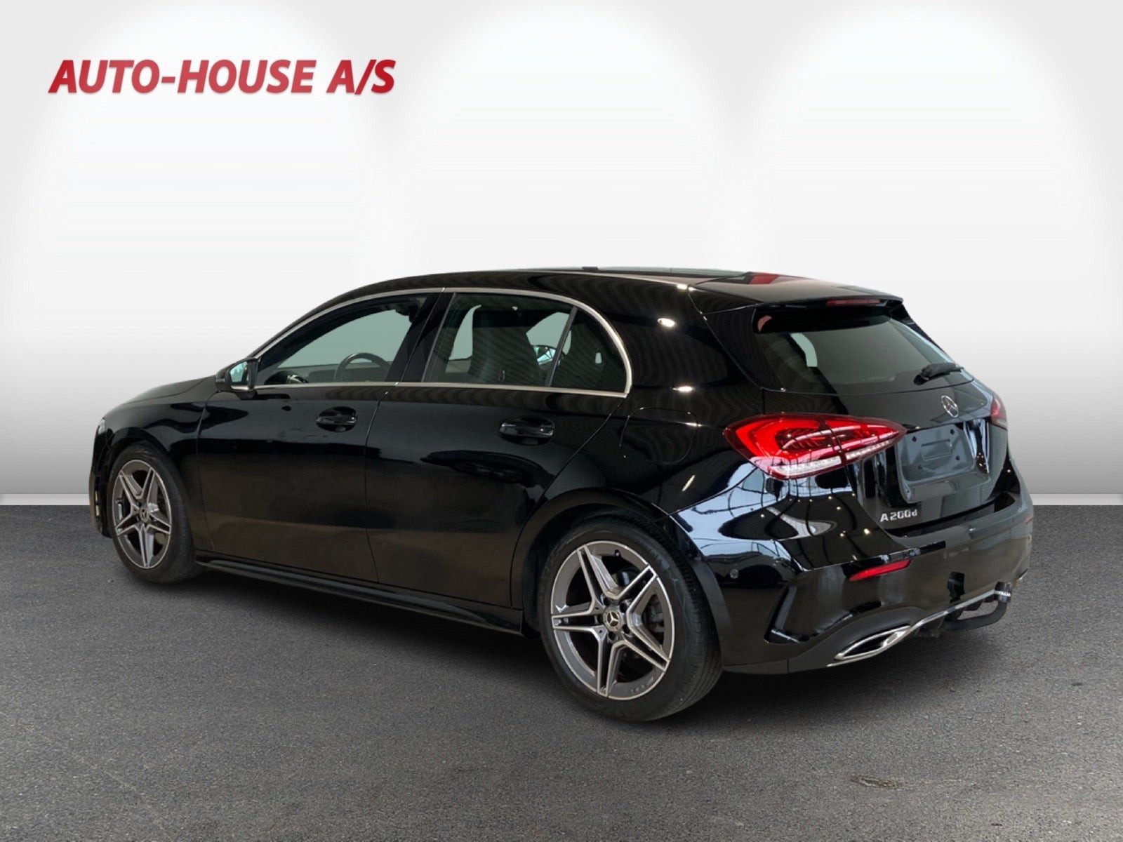 Rød Mercedes A200 d fra 2022