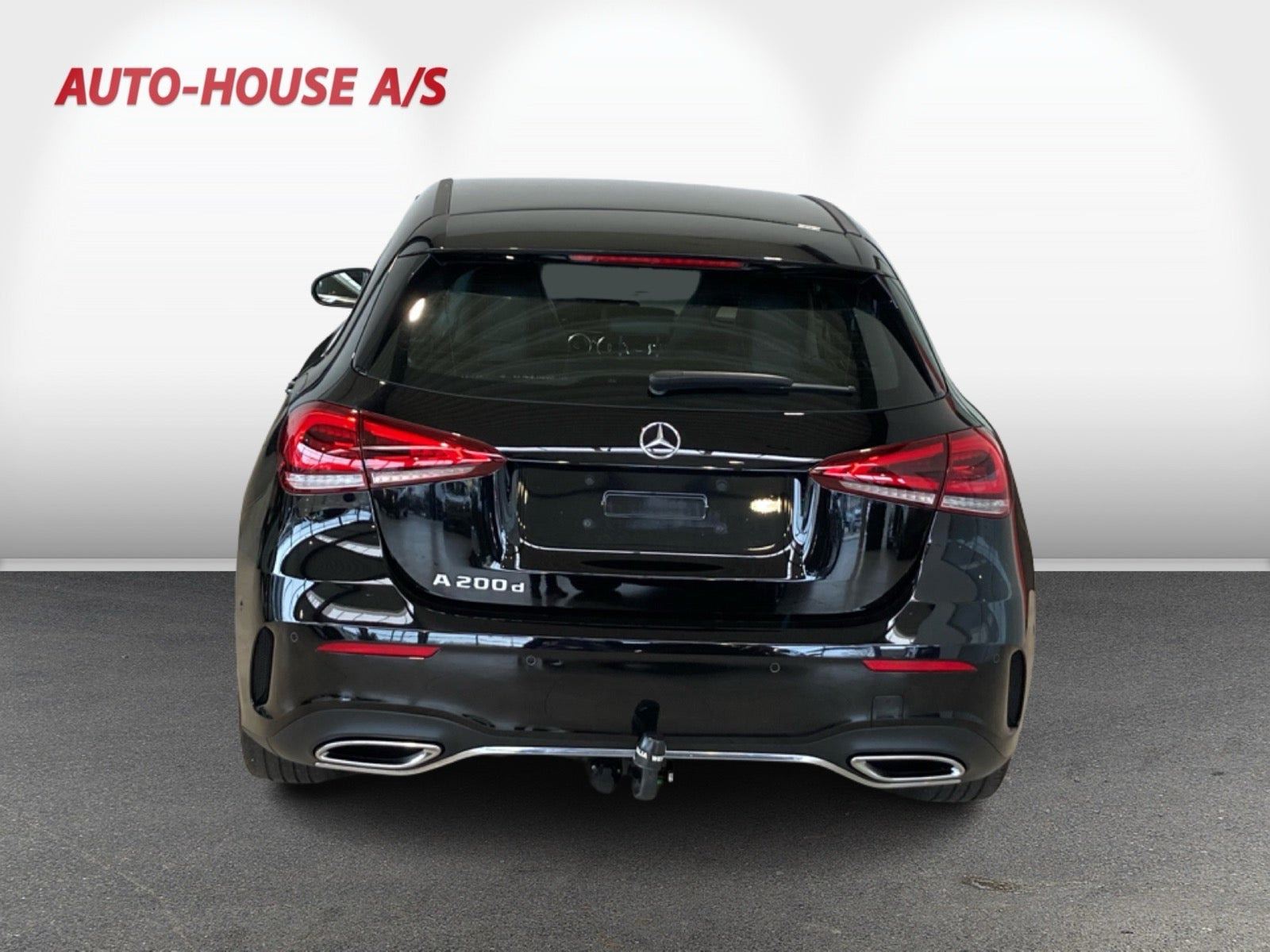 Rød Mercedes A200 d fra 2022