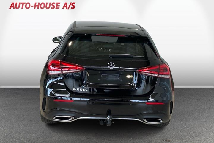 Rød Mercedes A200 d fra 2022