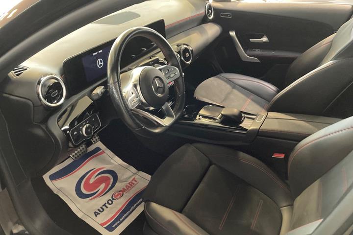 Rød Mercedes A200 d fra 2022