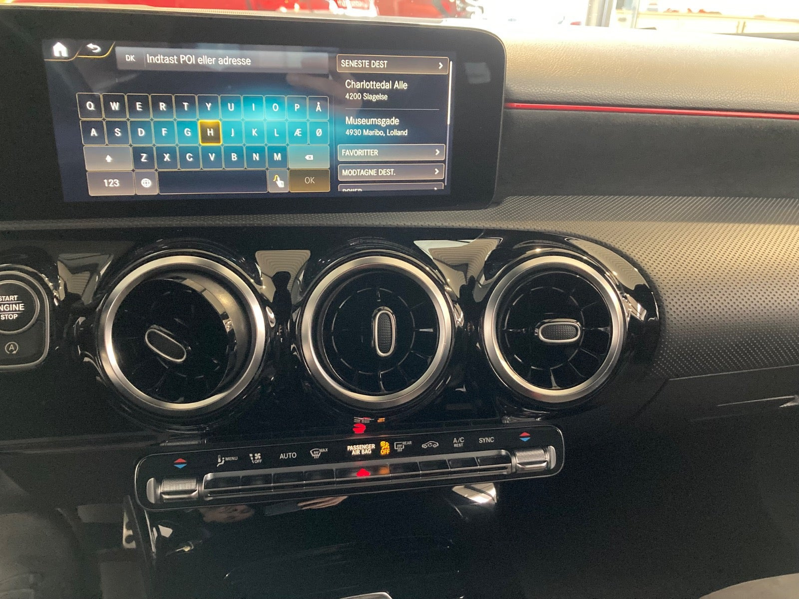 Rød Mercedes A200 d fra 2022