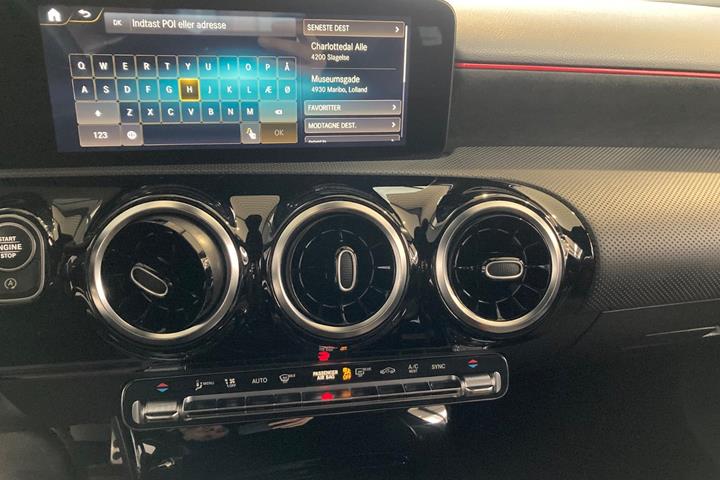 Rød Mercedes A200 d fra 2022