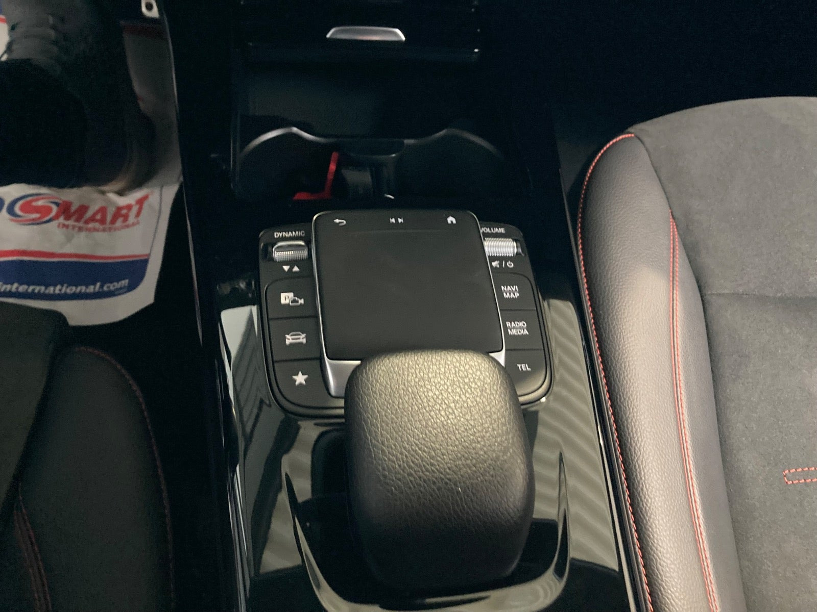 Rød Mercedes A200 d fra 2022