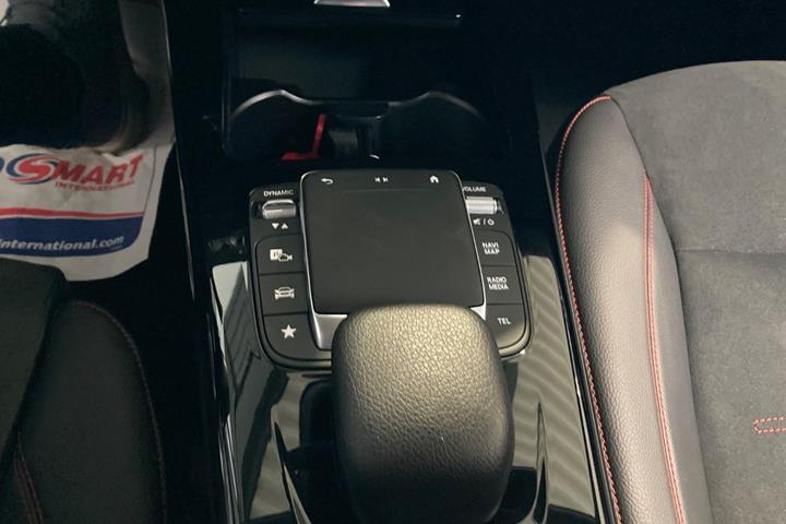 Rød Mercedes A200 d fra 2022