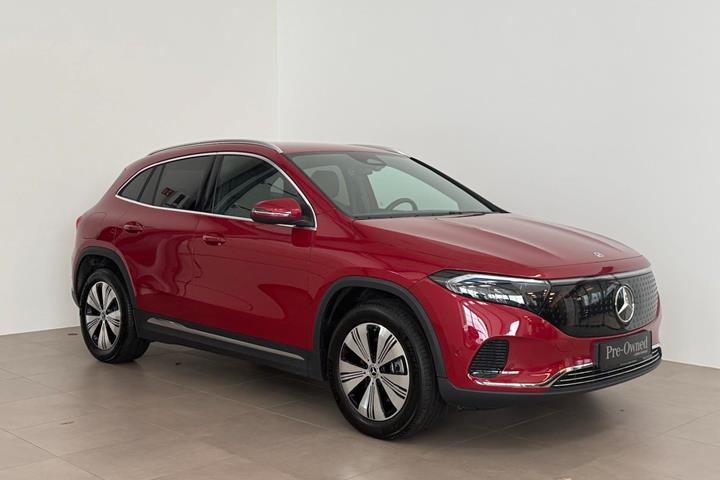 Rød Mercedes EQA300 fra 2025