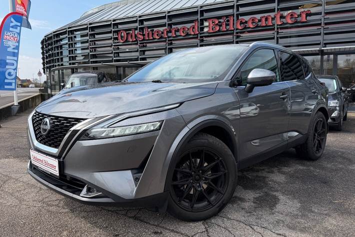 Grå Nissan Qashqai fra 2023