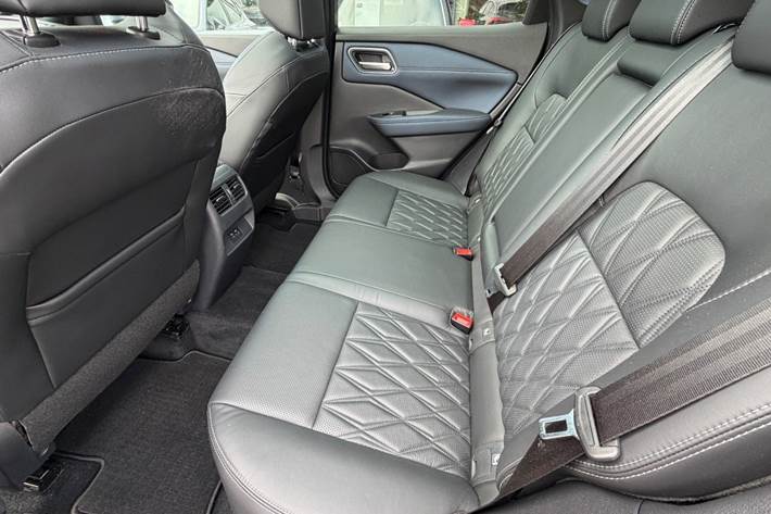 Grå Nissan Qashqai fra 2023